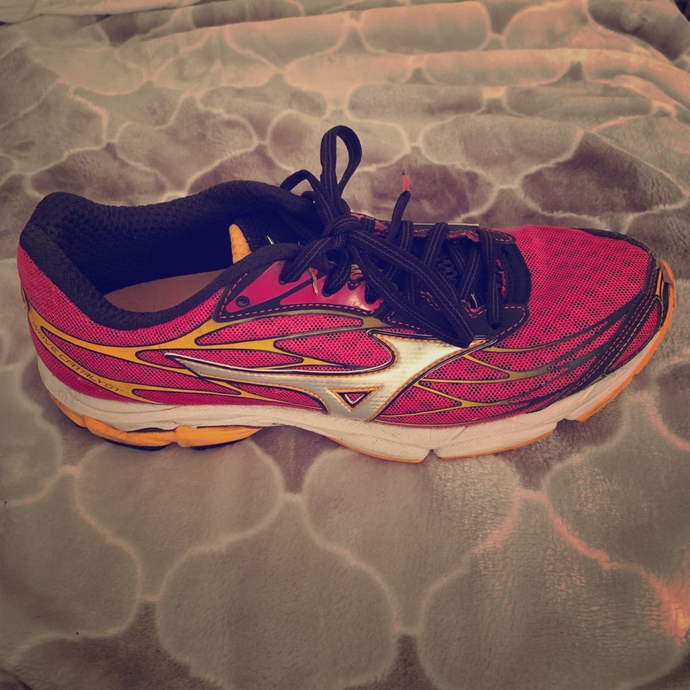 Like new, Mizuno Wave Catalyst running shoes!